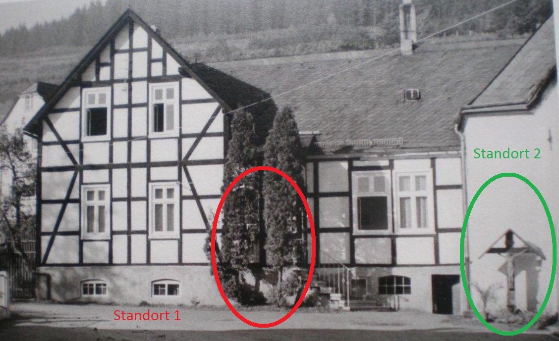 Bild 6: Missionskreuz an der alten Vikarie um 1960 an seinem zweiten Standort